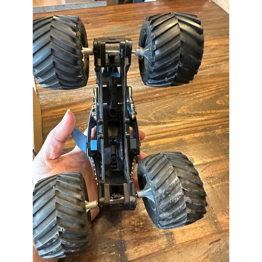 Monster Jam‎ Megladon Shark Monster Truck Hot Wheels 1:24 Scale Kidcore Megladon